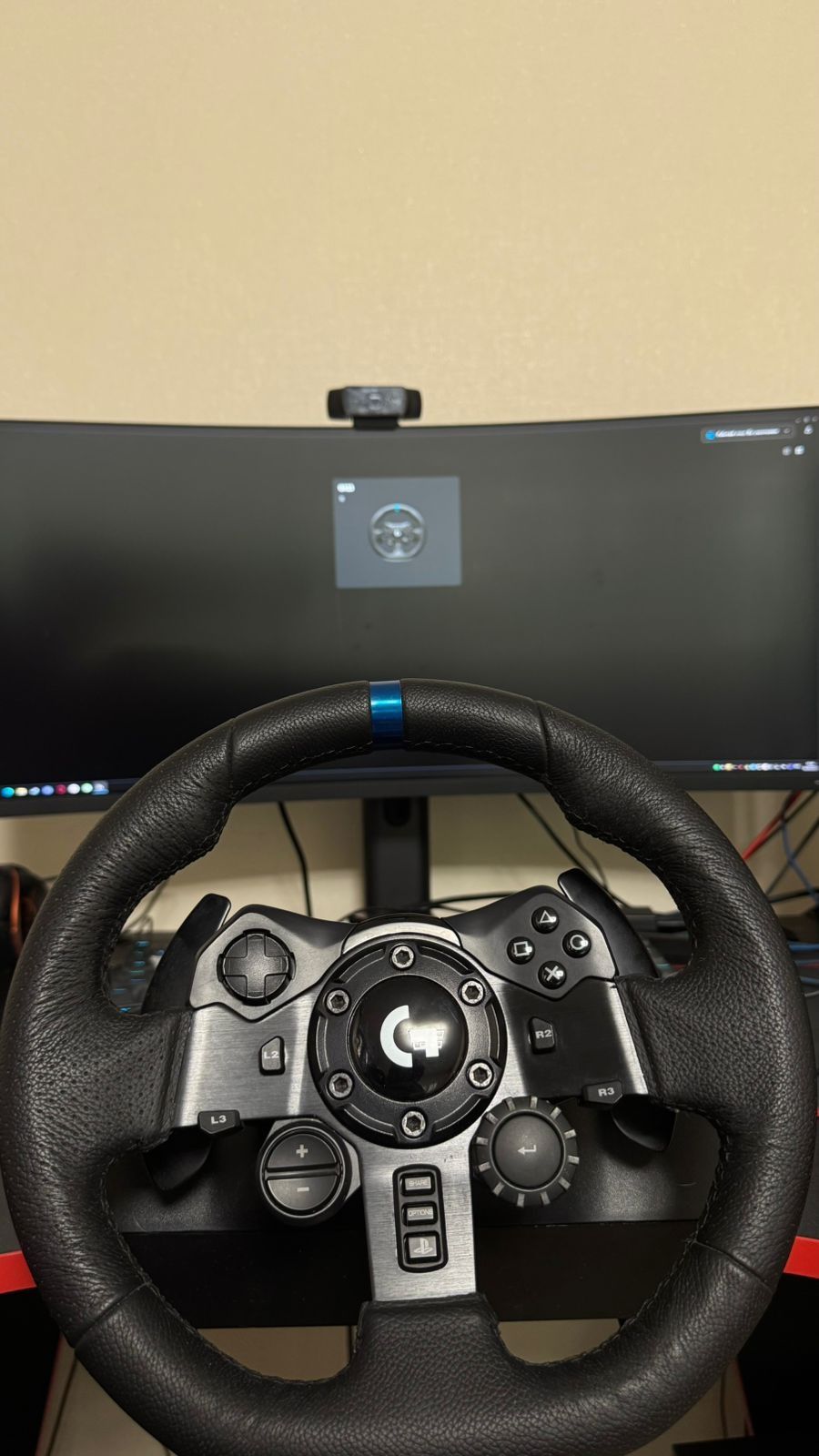 Продам игровой руль Logitech G923