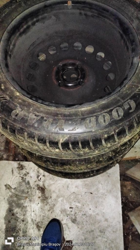 Vând 4 jante tabla R15 cu anvelope de vara Goodyear 195/65/R15 vară