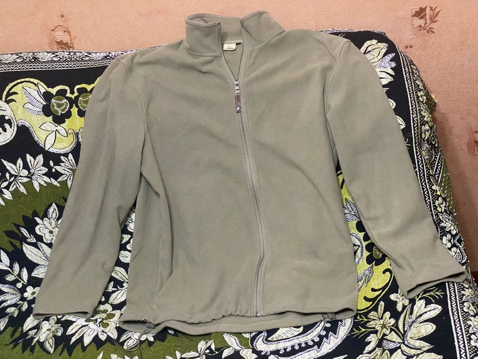 Бомбер от известного бренда туристической одежды