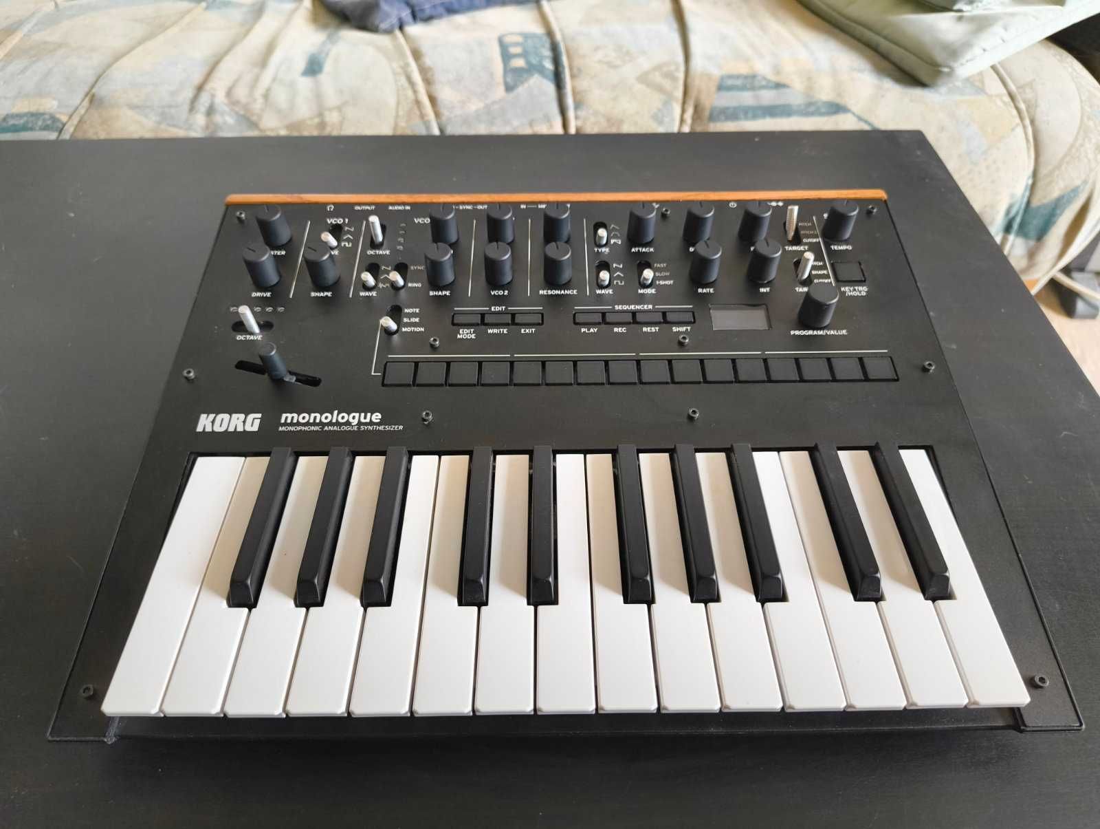 KORG Monologue синтезатор