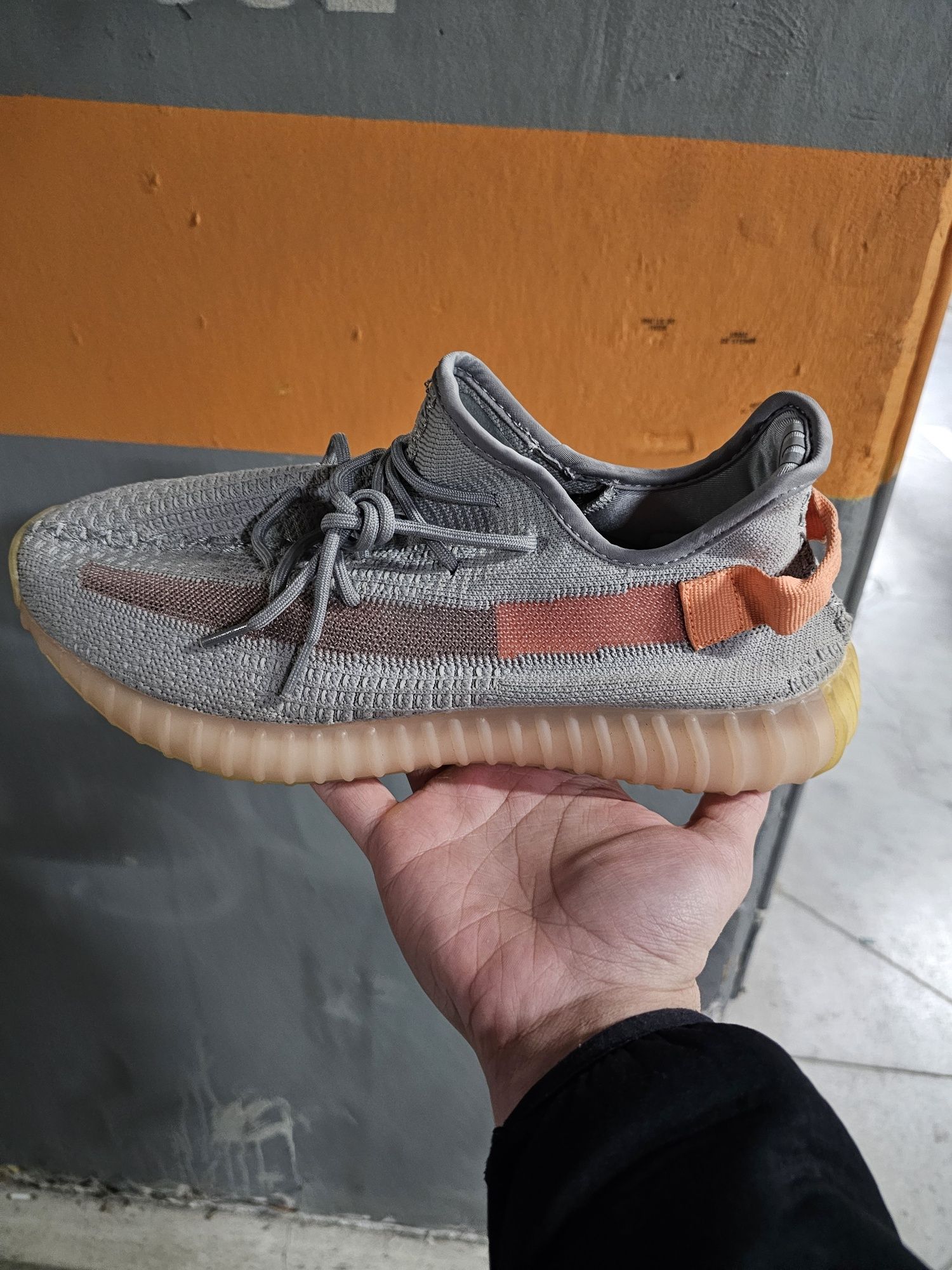 Adidasi yeezy 350v2