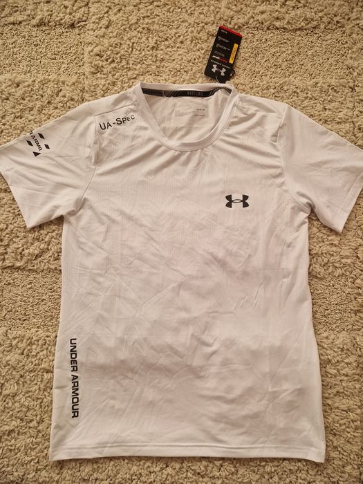 Спортна тениска Under Armour  M