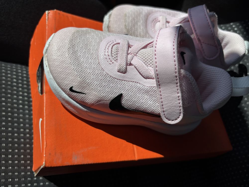 Обувки Nike Revolution 22 размер