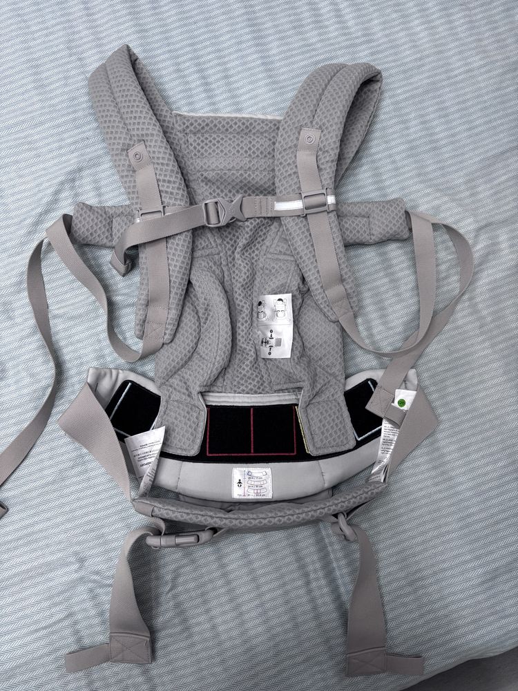 Marsupiu ergobaby omni breze