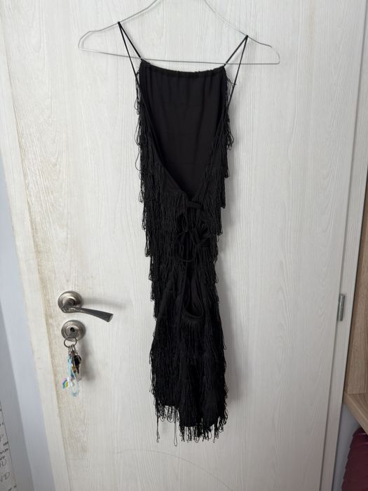 Черна рокля на ресни