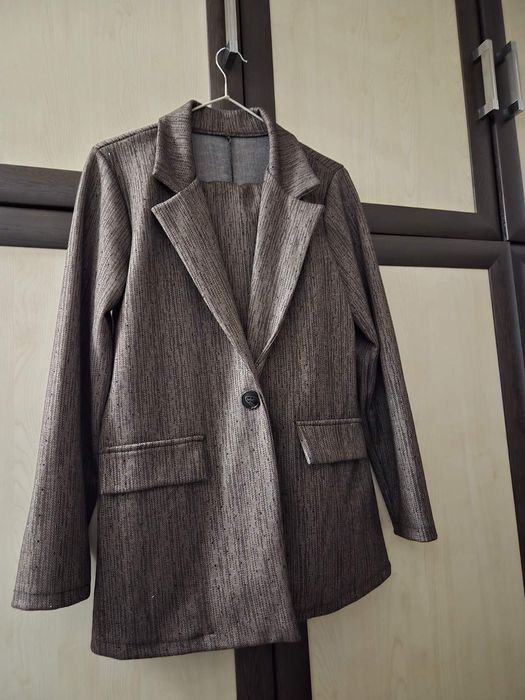 Нов дамски костюм.