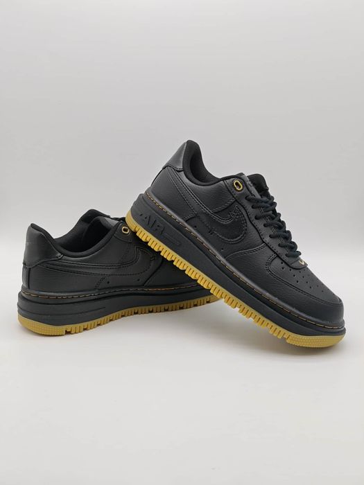 Nike Air Force 1 LUXE