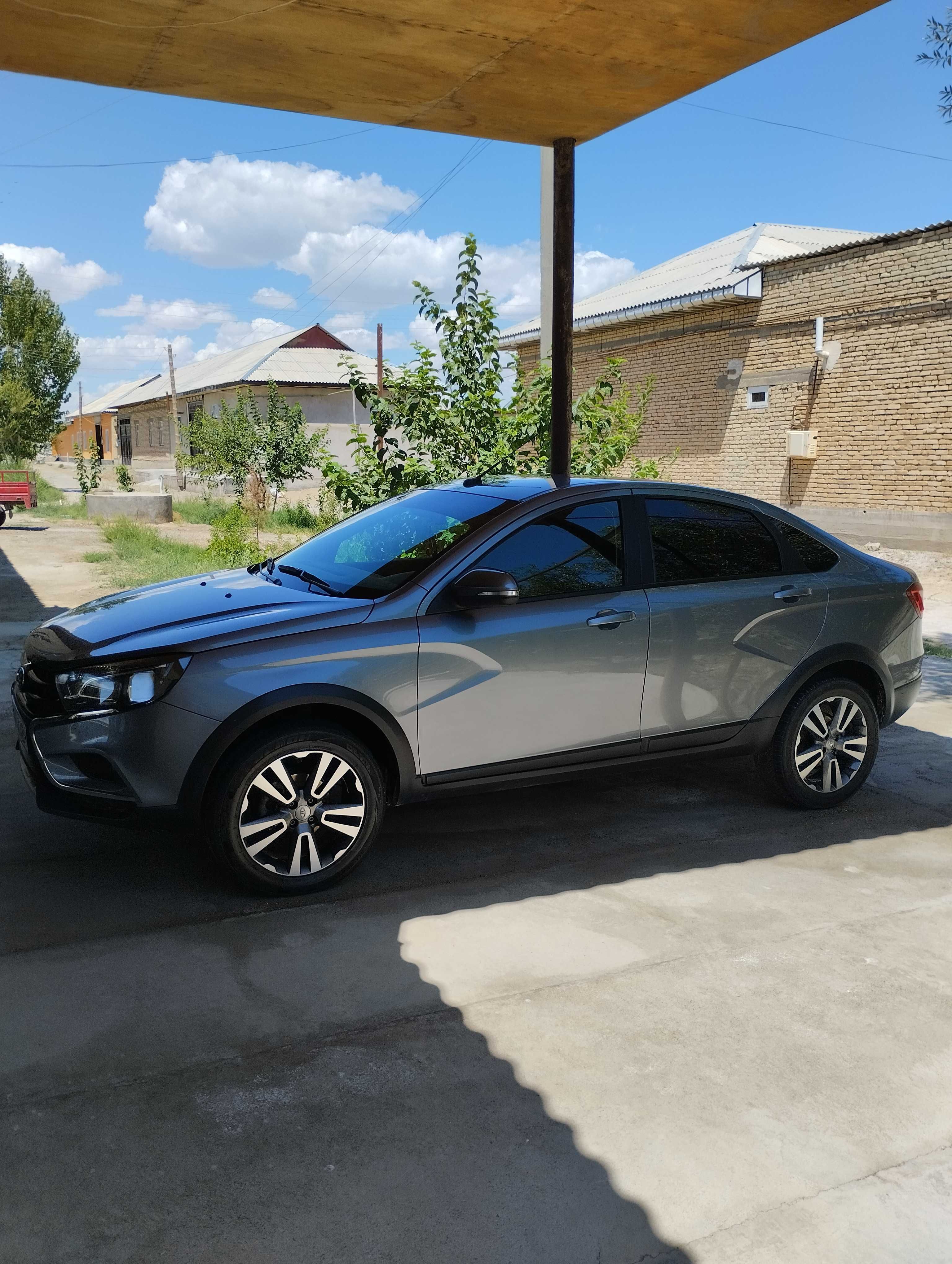 Lada Vesta cross