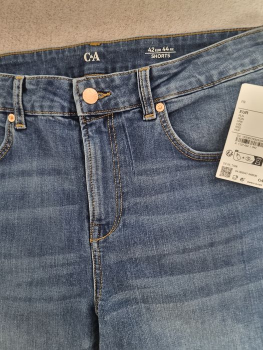 Pantaloni scurți C&A, noi, marime 42