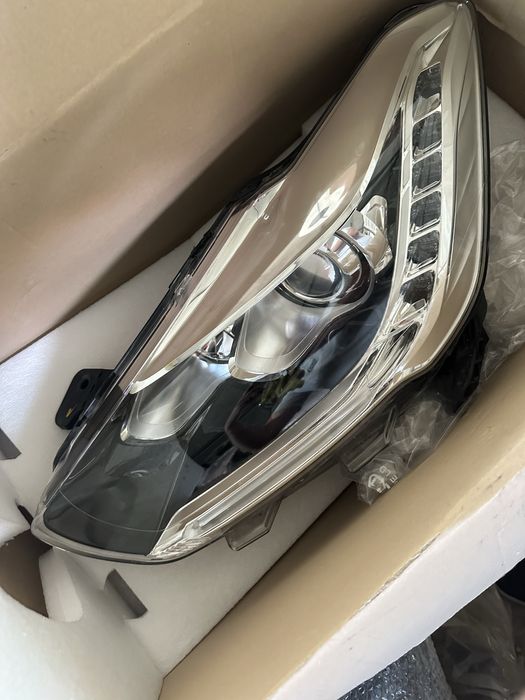 Citroen Ds5 ляв фар ОЕм