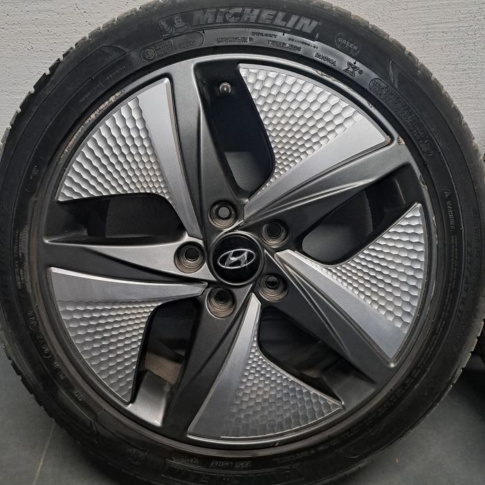 Оригинални джанти за Хюндай 17" с гуми и датчици