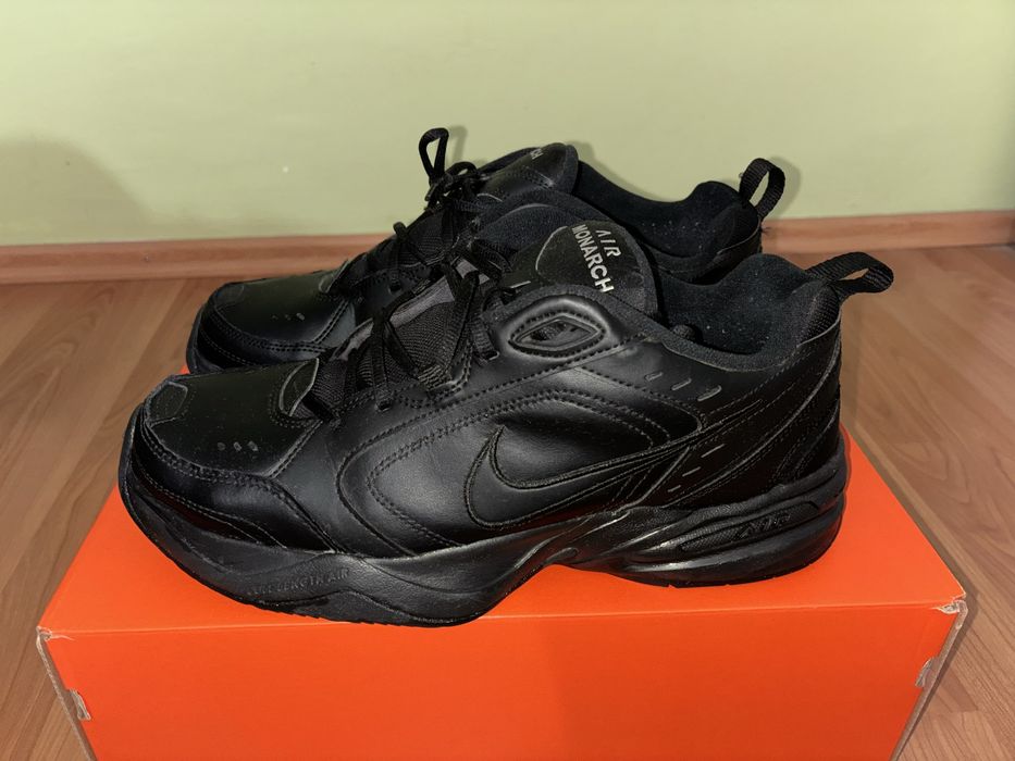Adidasi Nike Air Monarch