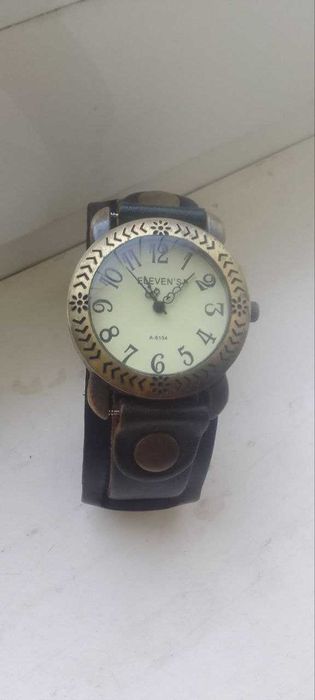 Стильные часы elevens