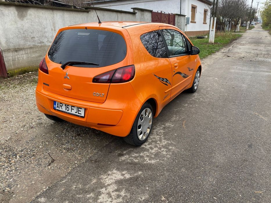 Vând Mitsubishi colt An 2008