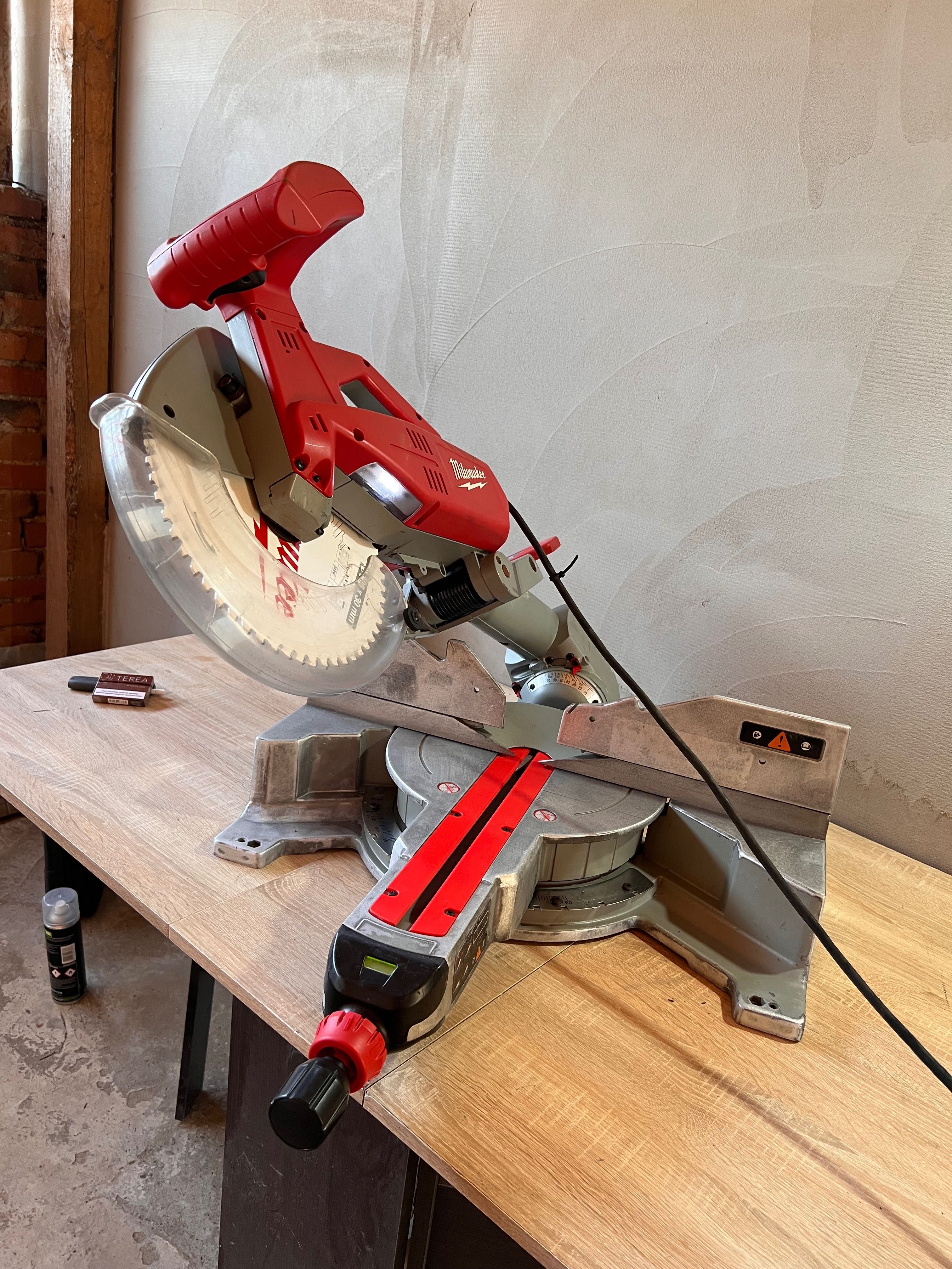 Milwaukee MS305DB Потапящ циркуляр с герунг
