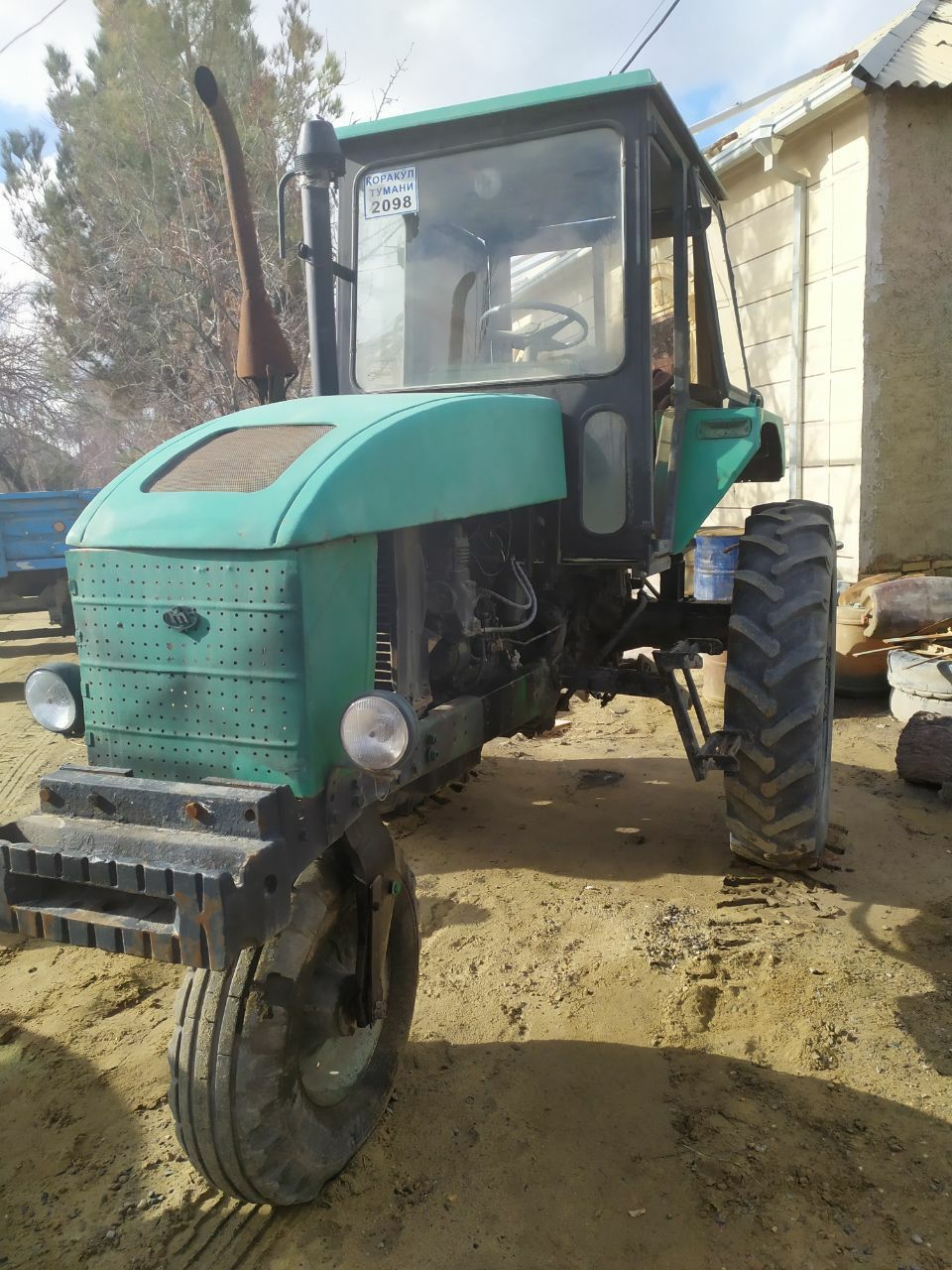 Traktor sotiladi