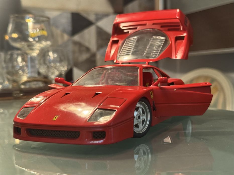 Macheta Ferrari F40 1:18