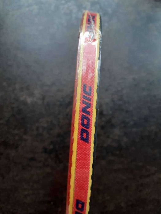 Vând paletă pentru tenis de masă marca Donic