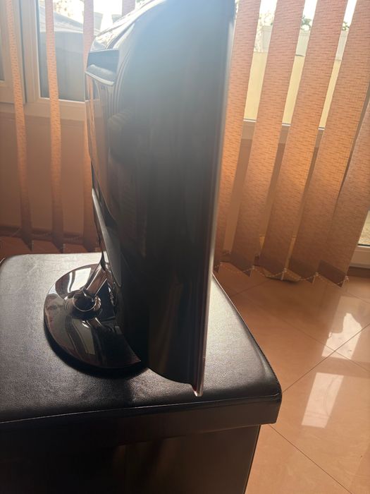 Монитор Samsung T24E390EW и Монитор 22" (55.88 cm) Samsung P2270HD