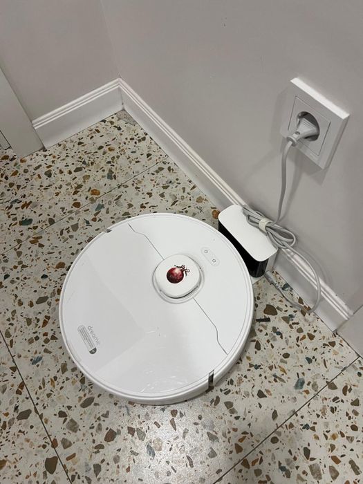 Продается пылесос с новыми расходниками дешево!!