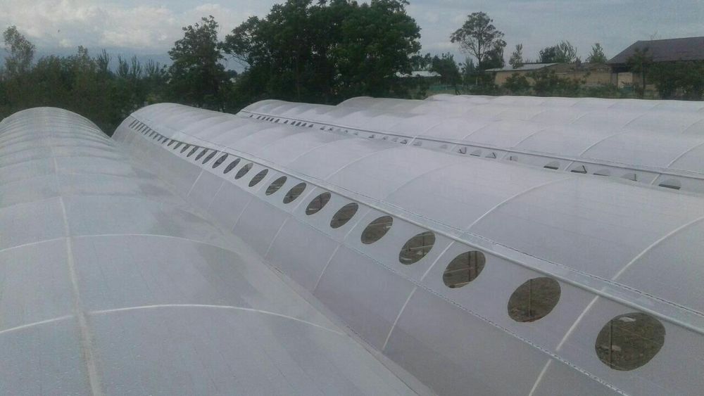 Issiqxona  qurish xizmati  ushtasidan. Biz ishga. Javob. Siz. Pulga