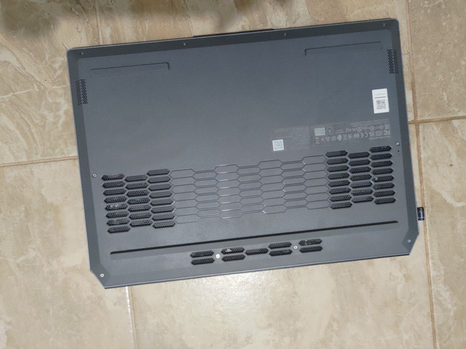 Laptop Gaming Lenovo LOQ 15IAX9