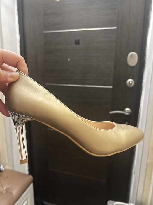 Женская обувь 38 размер три пары обуви за одну цену