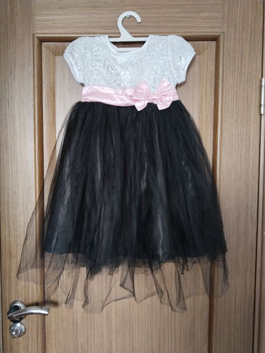 Продам плаьте для девочек