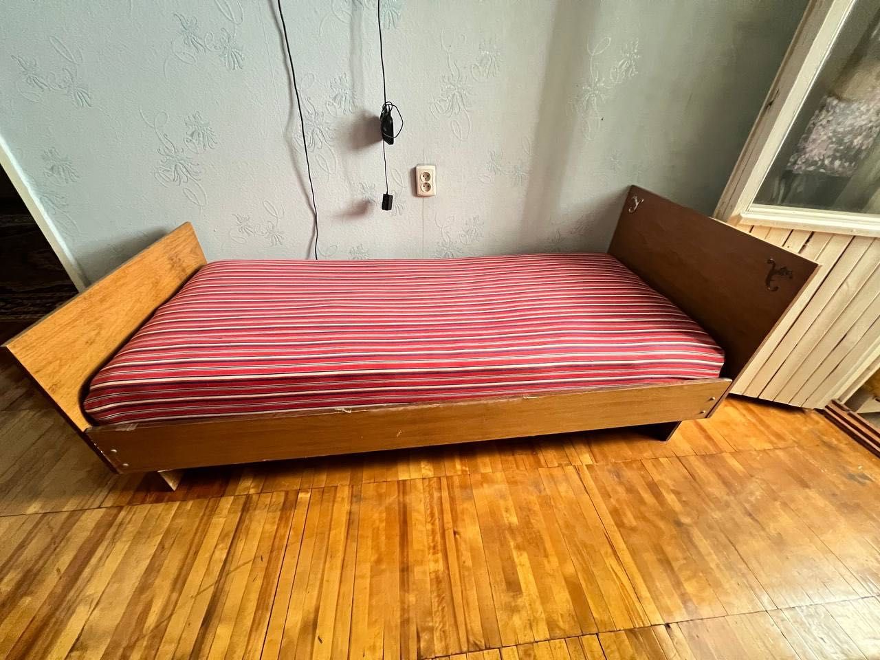 продается кровать из дерева