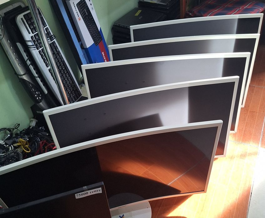 Монитор 32 изогнутый  бу.