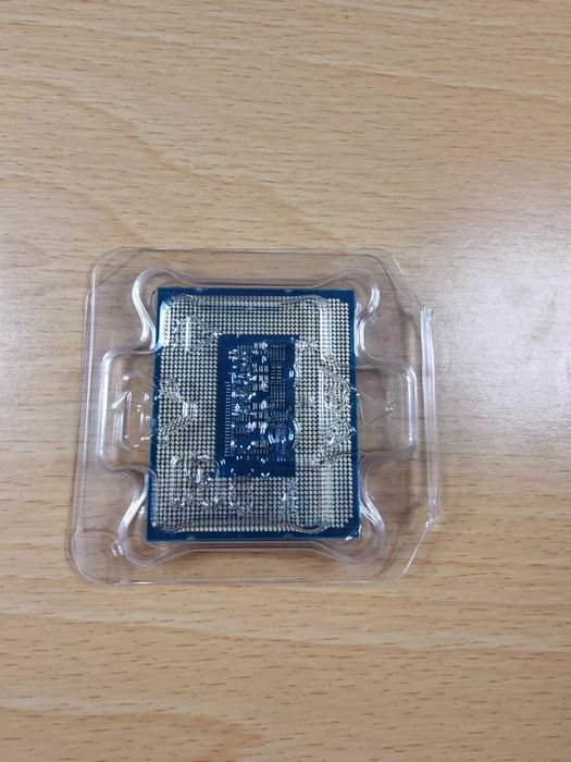 MSI MAG B760 TOMAHAWK WIFI DDR5 +  Intel i7-12700KF, 12 Cores 5.0GHz