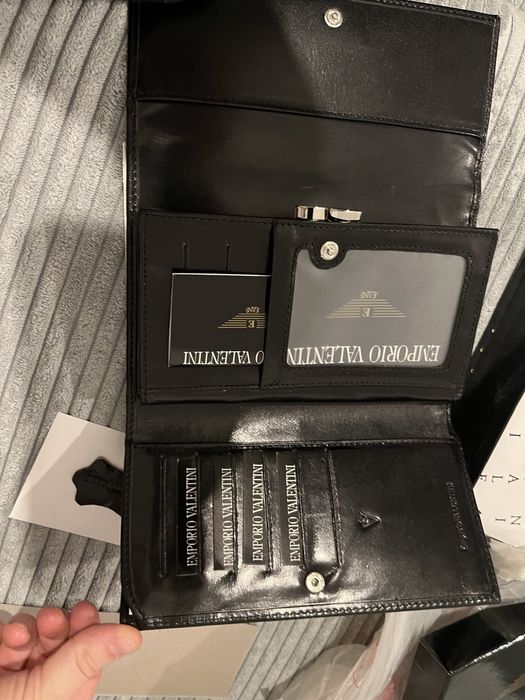 Vand portmoneu nou cu cutie, marca Emporio Valentini.