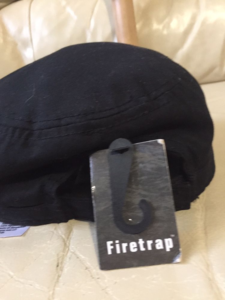 Шапка с козирка Firetrap