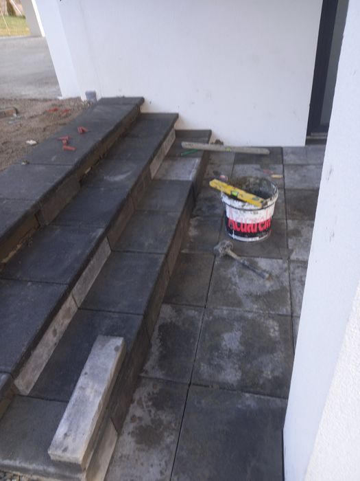 Executam lucrări de montaj pavaj