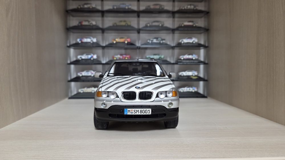 BMW X5 E53 1:18 DEALER EDITION Kyosho Macheta