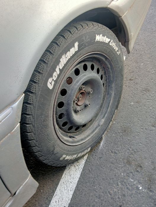 Шины зимние с дисками от Мерса,