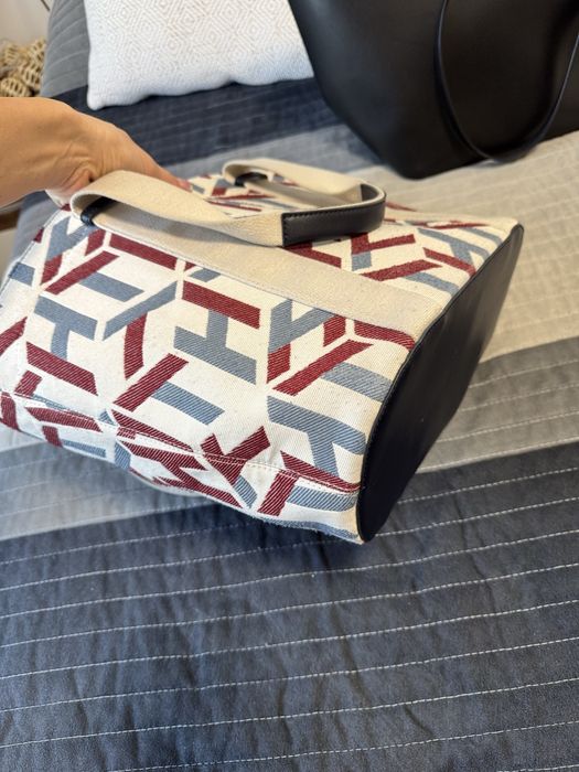 Tommy Hilfiger Hobo bags оригинални чанти, естествена кожа