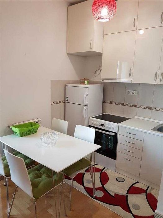 Дава се под наем Тристаен апартамент в Пловдив, Кършияка - 89 кв.м за 321.3 € - Снимка #1