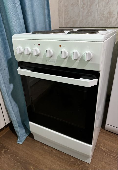Продам электрическую плиту Hansa