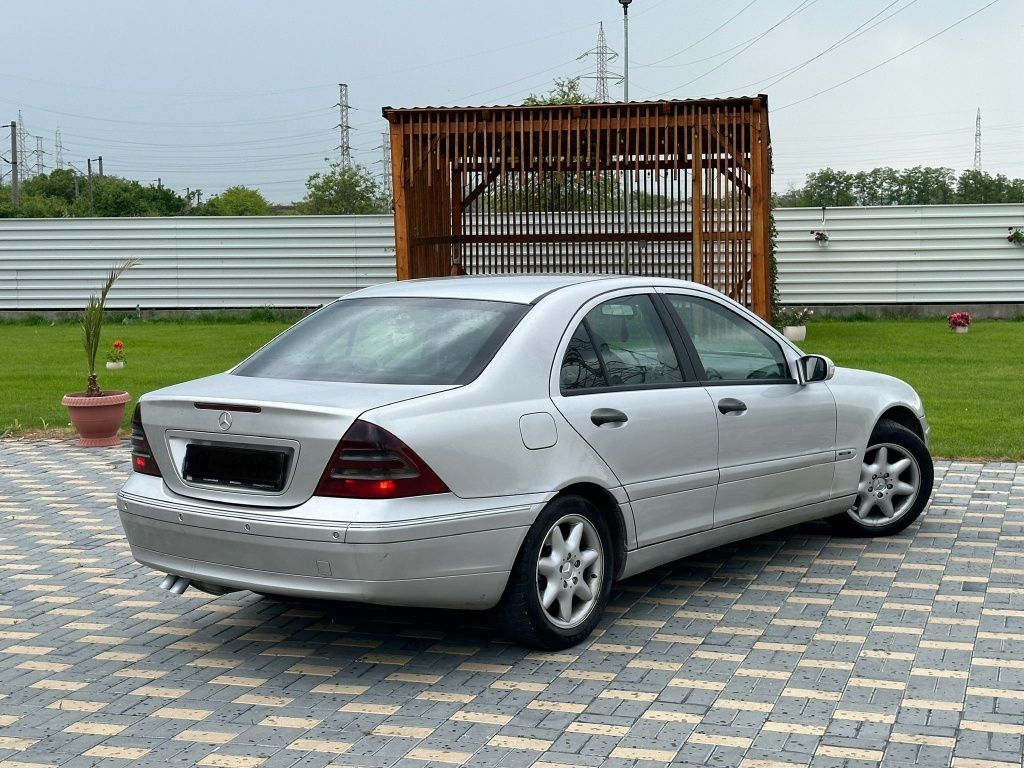 Mercedes c220 diesel  automat  înmatriculat ro carte talon itp valabil