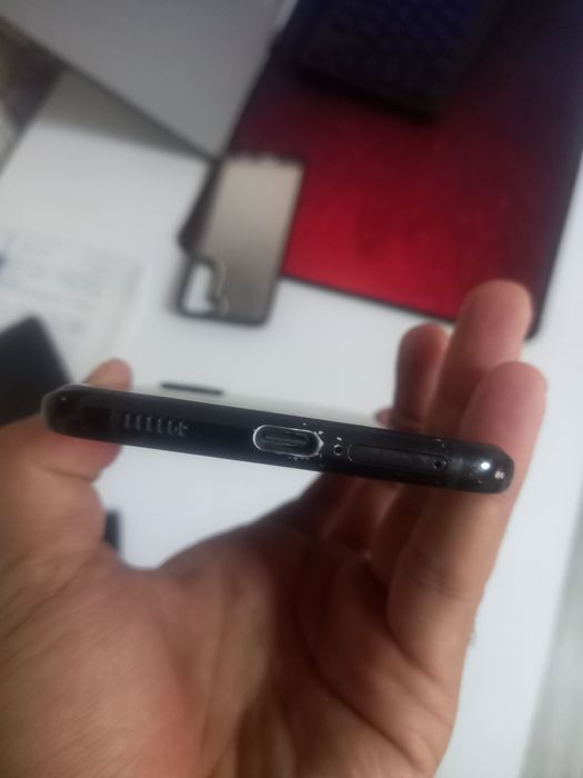 Samsung s21+ plus sotiladi