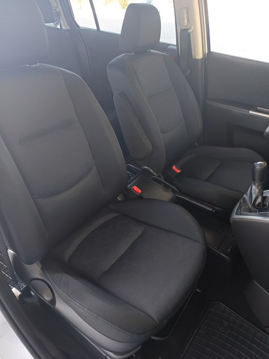 Продавам Мазда 5