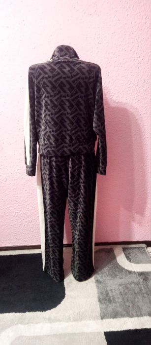 Продается двойка унисекс размер 56