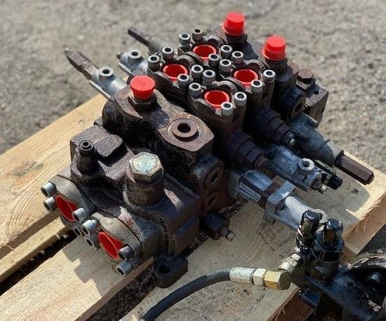 distribuitor hidraulic jcb js140