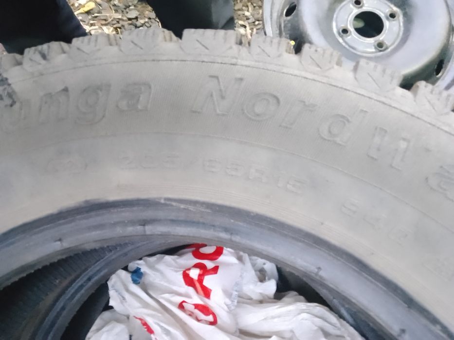 Зимние шины в хорошоем состояний