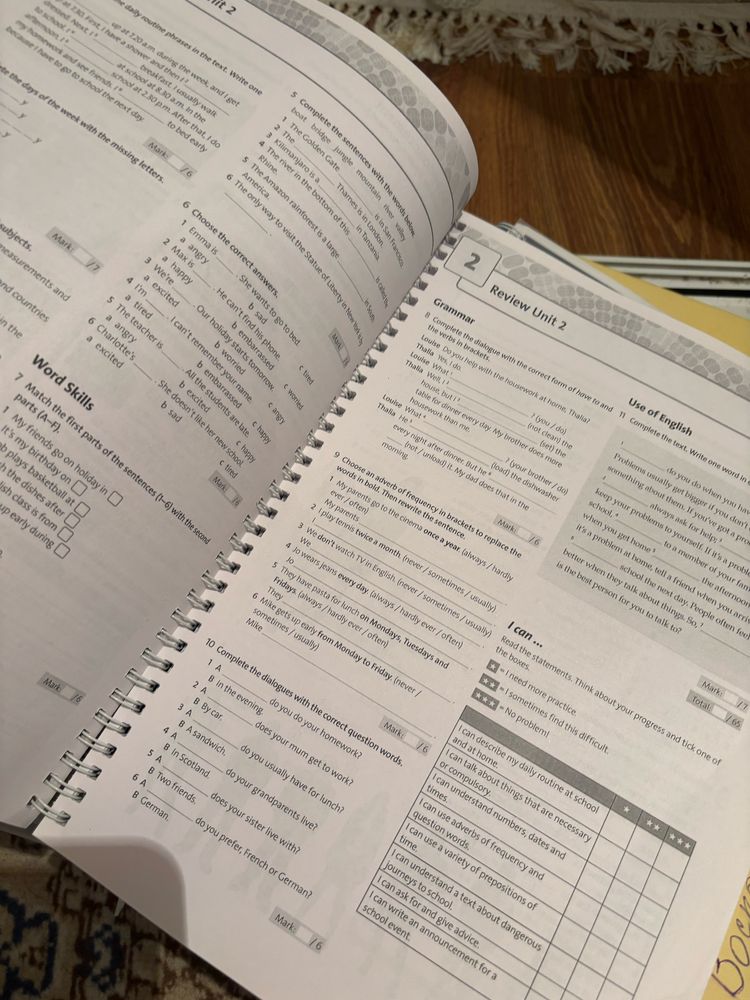 Solutions Elementary Third Edition — учебник и рабочая тетрадь