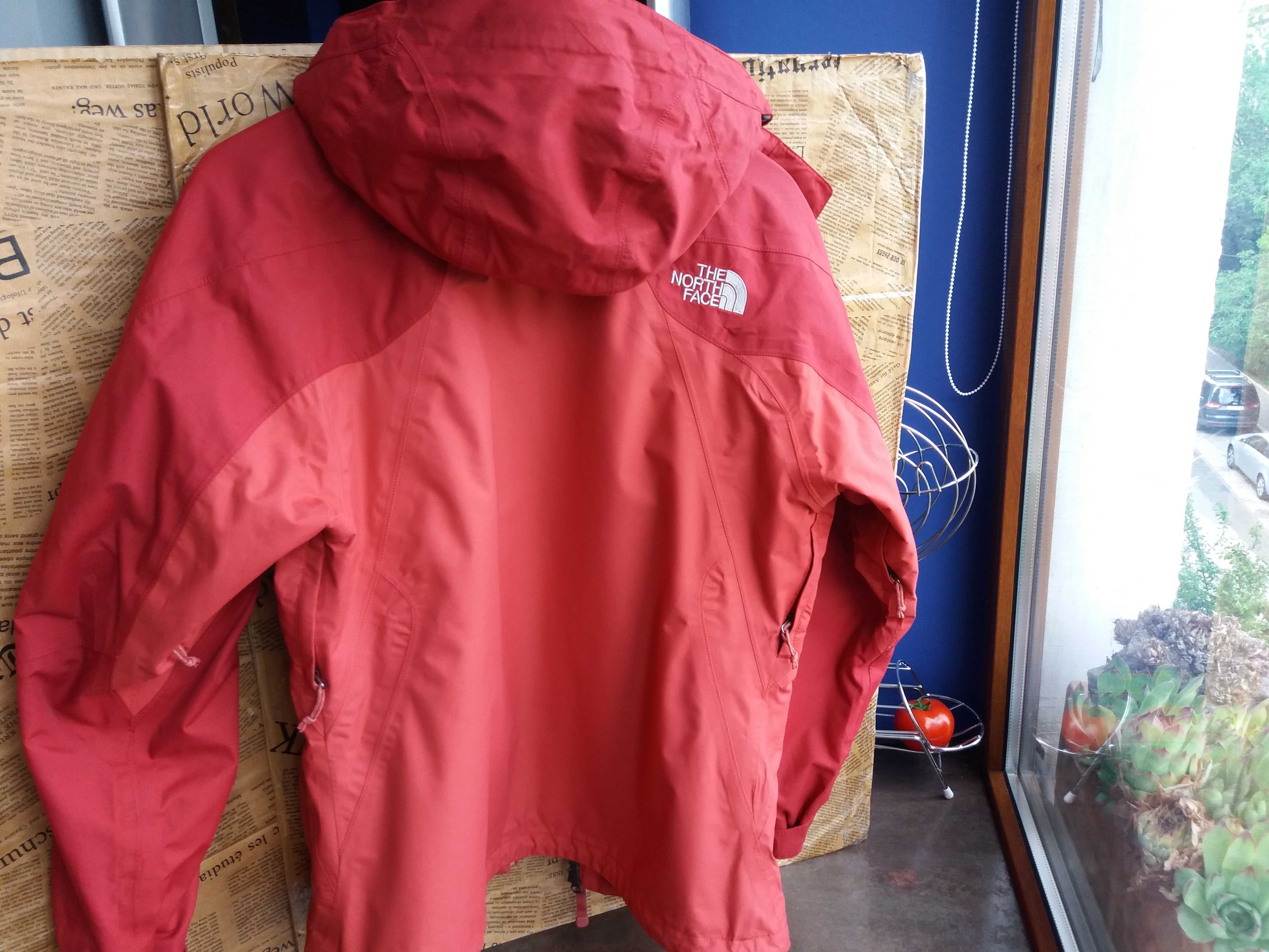 дамско,мъжко яке The North Face-червено с подвижна зимна подплата
