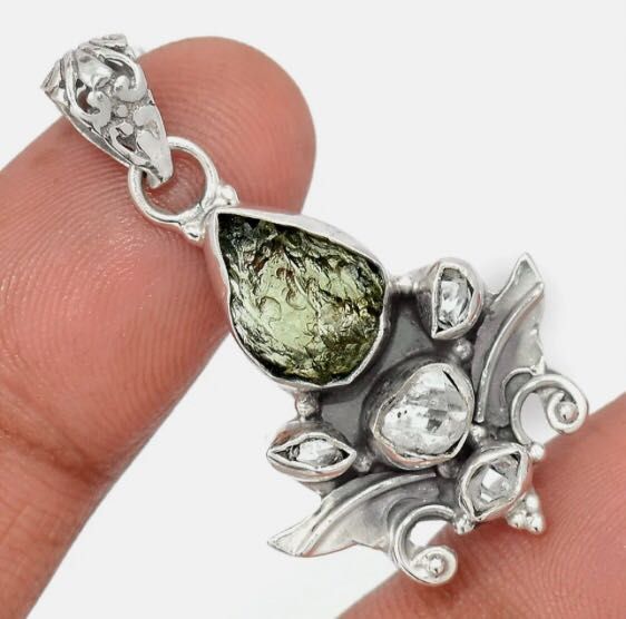 Pandantiv argint cu Moldavite si diamant Herkimer si talisman