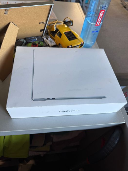 Macbook air m4  13 inch 256 16GB sigilat!