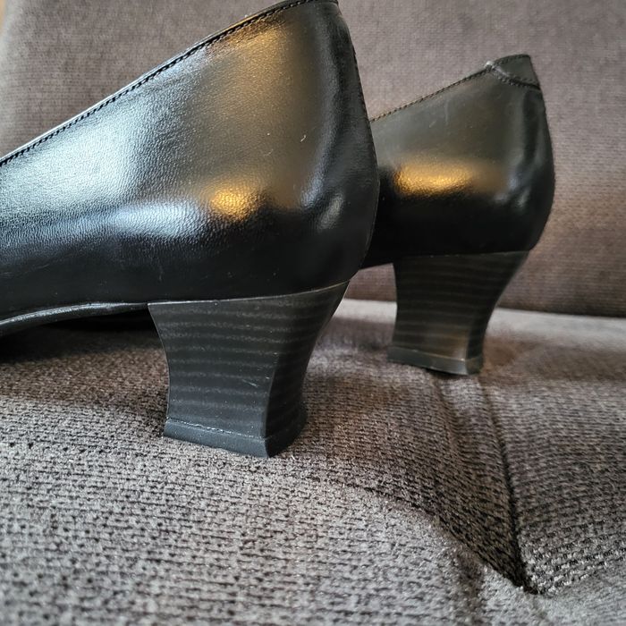 Обувки от естествена кожа на нисък ток 40 номер